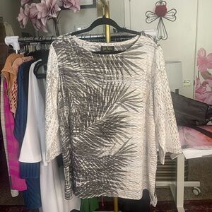 Bob Mackie Wearable Art Top SZ XL. Lovely Leaf Design with Graphic Details.